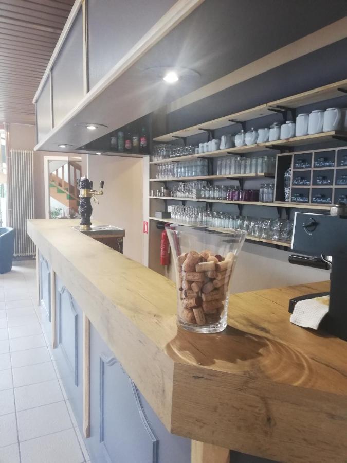 Logis Hotel Restaurant L'Oree Des Bois La Breille-les-Pins Dış mekan fotoğraf
