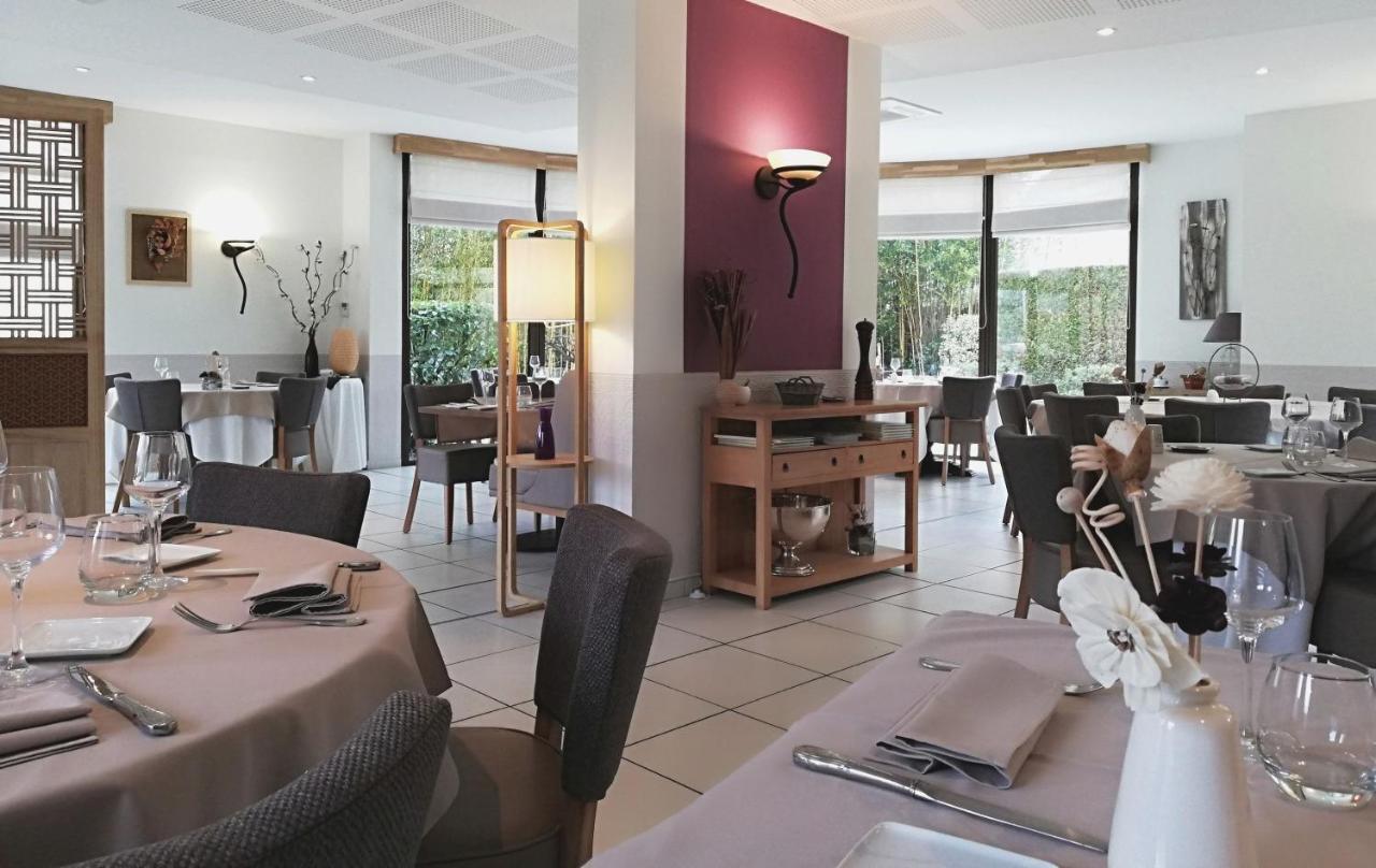 Logis Hotel Restaurant L'Oree Des Bois La Breille-les-Pins Dış mekan fotoğraf
