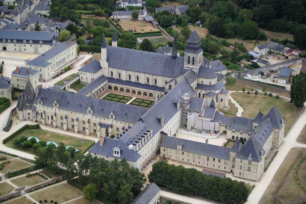 Logis Hotel Restaurant L'Oree Des Bois La Breille-les-Pins Dış mekan fotoğraf