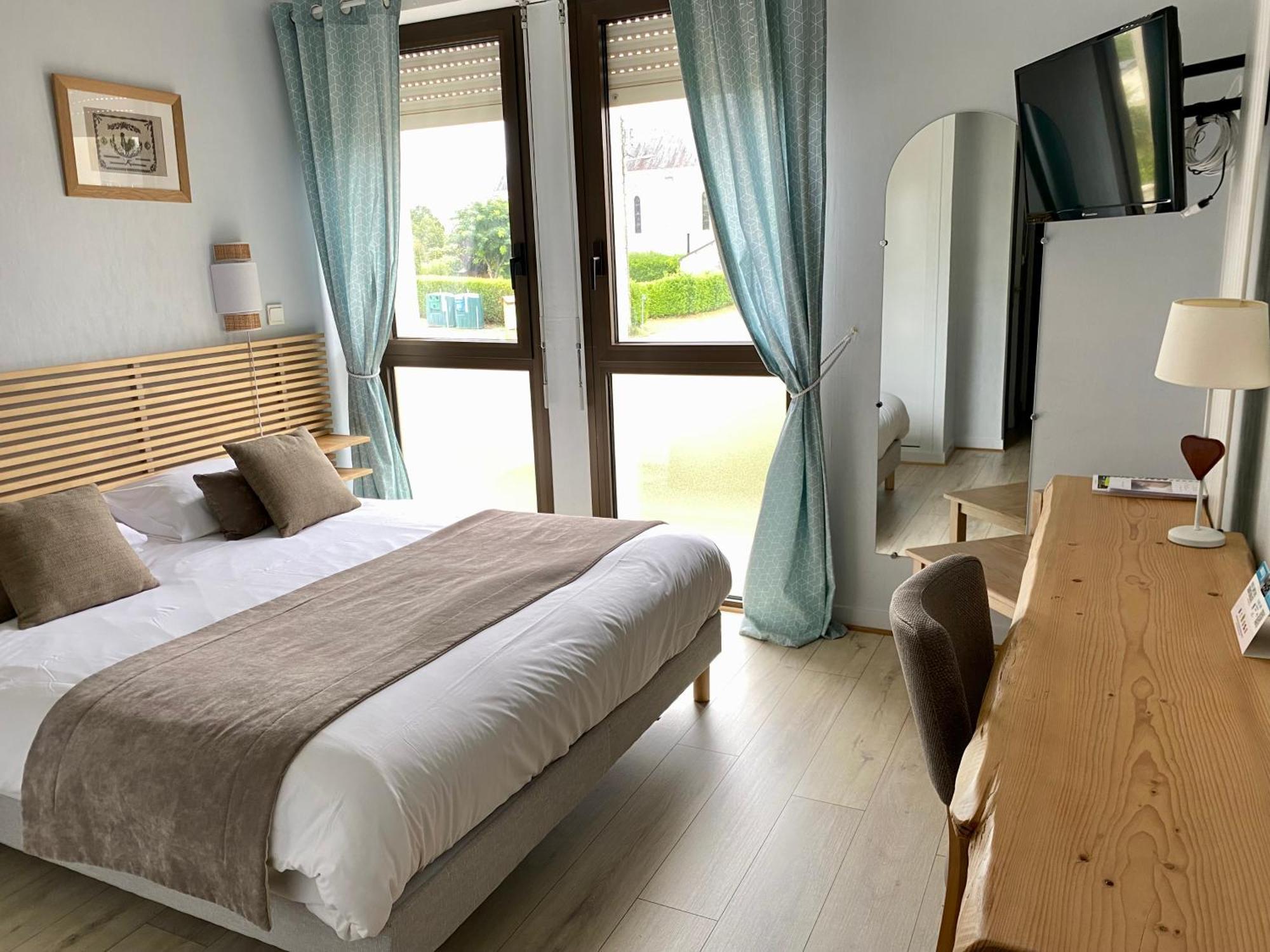 Logis Hotel Restaurant L'Oree Des Bois La Breille-les-Pins Dış mekan fotoğraf