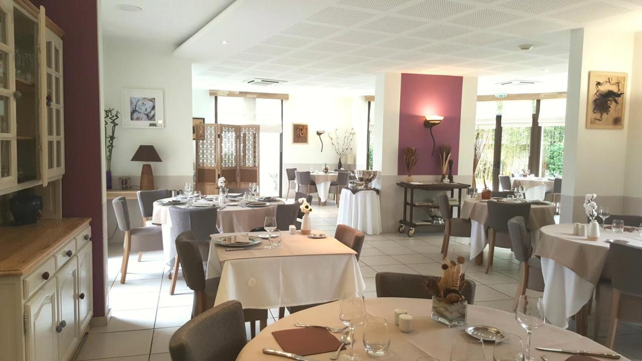 Logis Hotel Restaurant L'Oree Des Bois La Breille-les-Pins Dış mekan fotoğraf