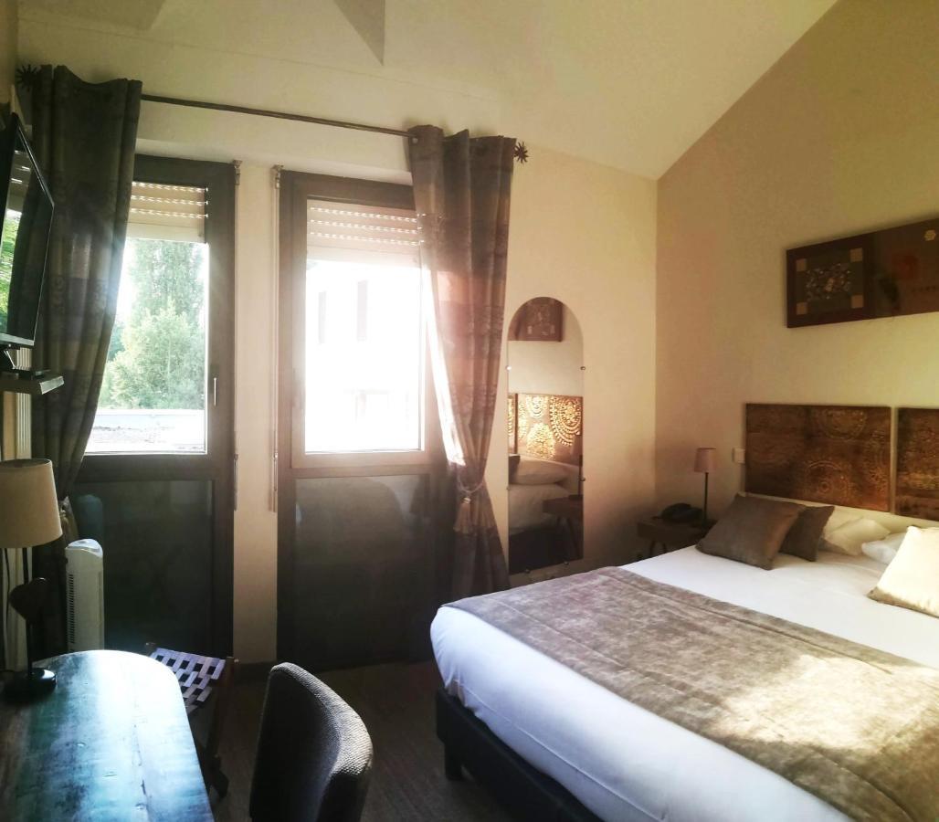 Logis Hotel Restaurant L'Oree Des Bois La Breille-les-Pins Dış mekan fotoğraf