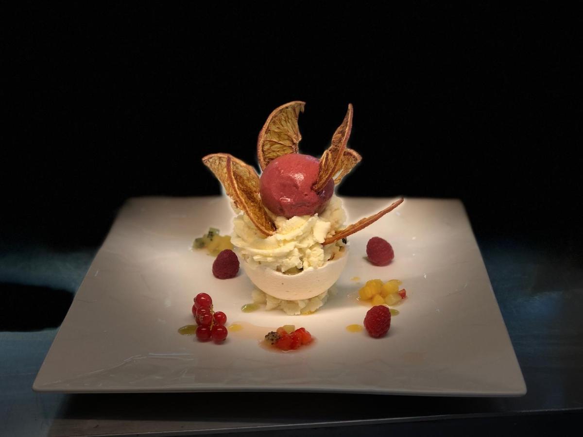 Logis Hotel Restaurant L'Oree Des Bois La Breille-les-Pins Dış mekan fotoğraf